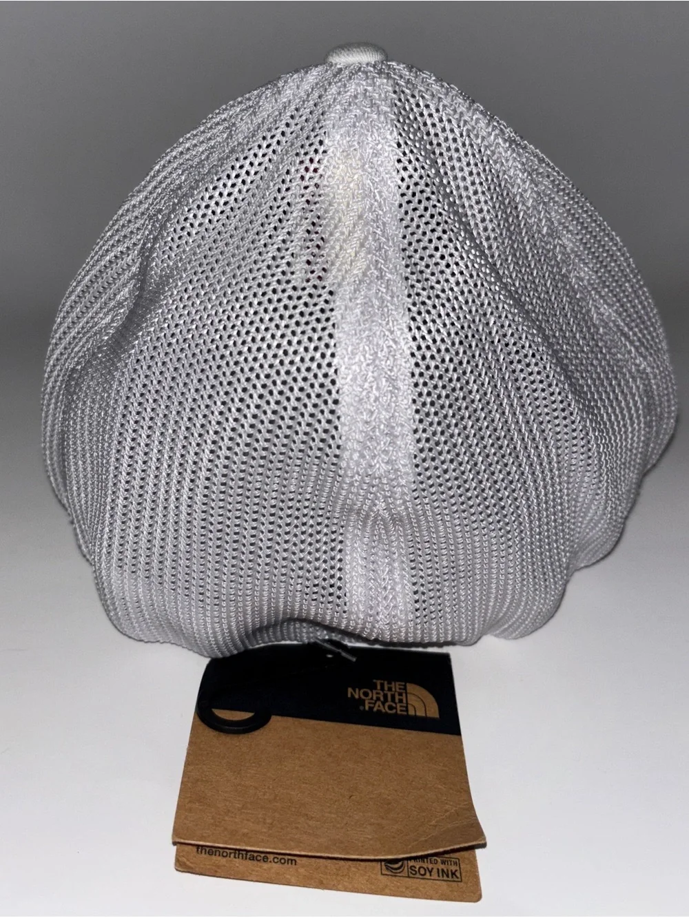 The North Face Trucker White Flexfit Cap NEW L/XL‎ Never Stop Exploring Unisex